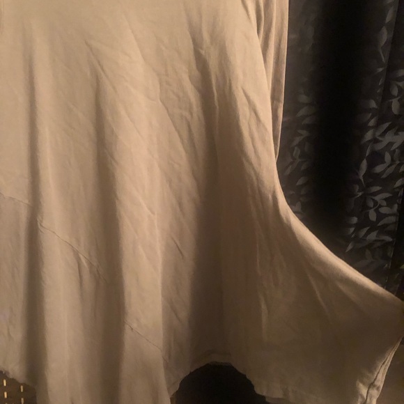 Over sized asymmetric top. - Picture 2 of 2